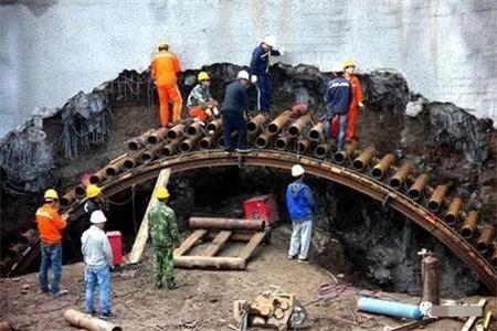 鹤山隧道钢花管支护案例